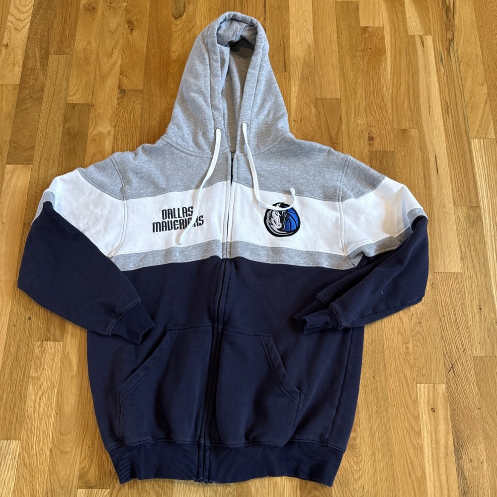 Dallas MavericksDallas‎ Mavericks Fanatics Colorblock Full-Zip Hoodie Size Med.